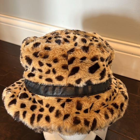 Nine West leopard faux fur bucket hat NWT main image 5